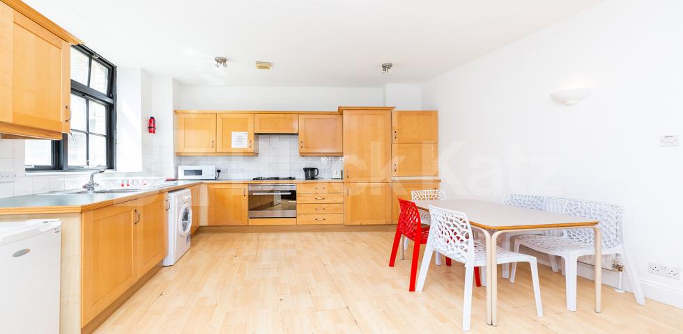			WAREHOUSE CONVERSION, 2 Bedroom, 1 bath, 1 reception Apartment			 Crawford Passage EC1R, FARRINGDON / HOLBORN